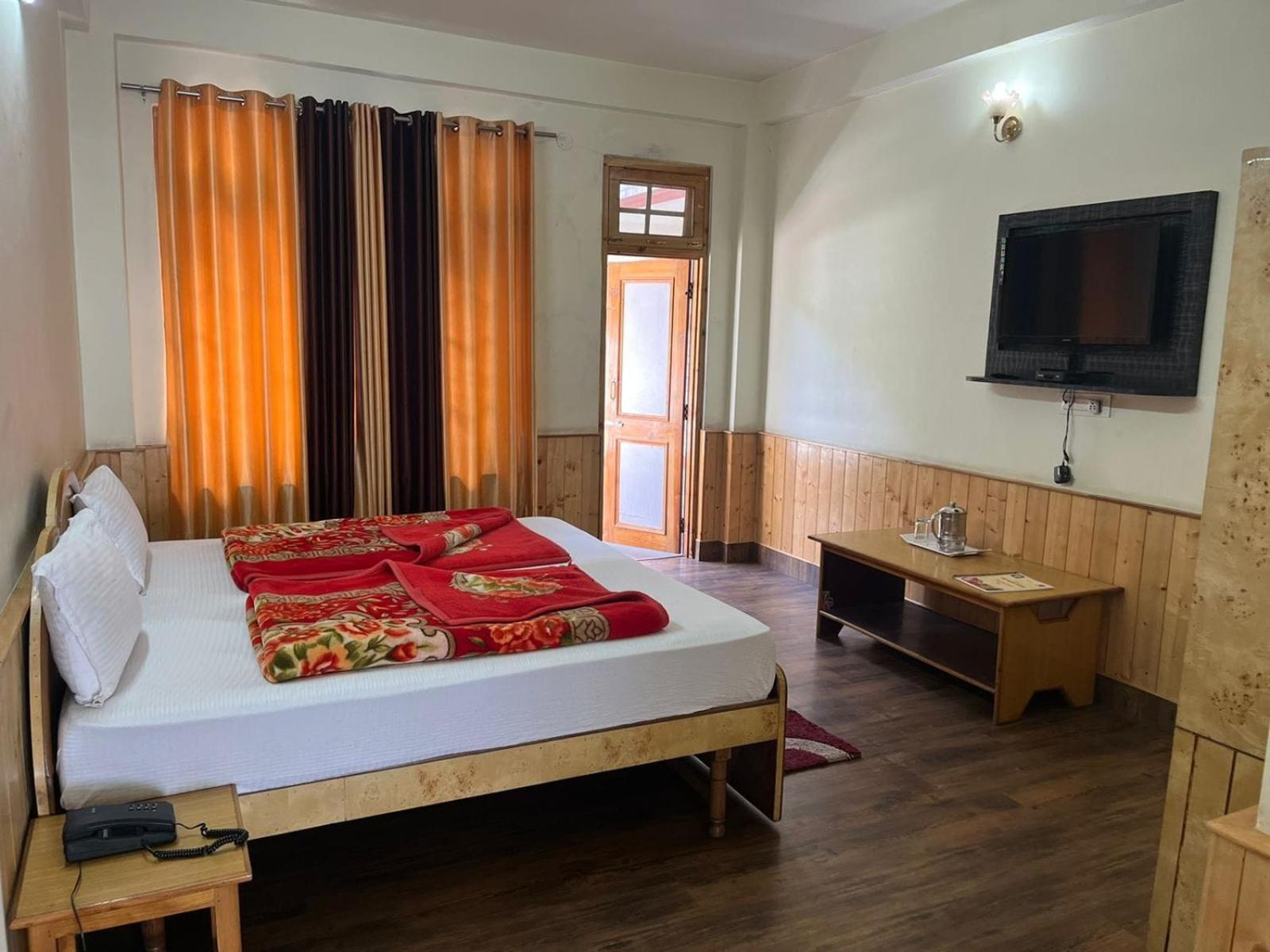 The White House Hotell Kasol Exteriör bild