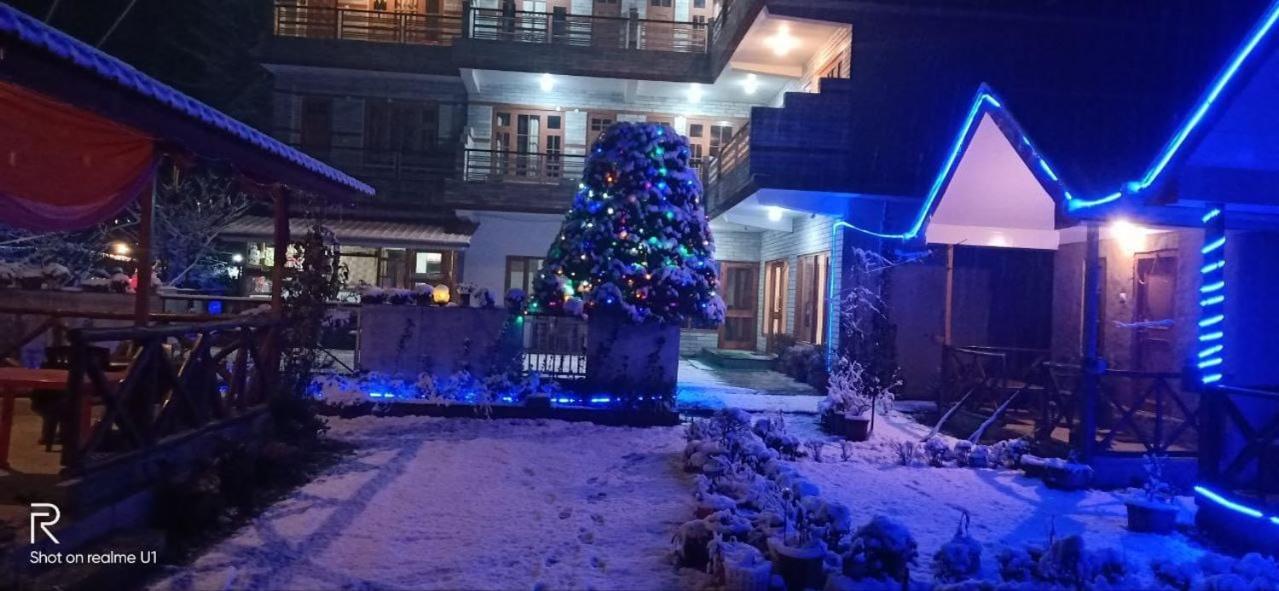 The White House Hotell Kasol Exteriör bild