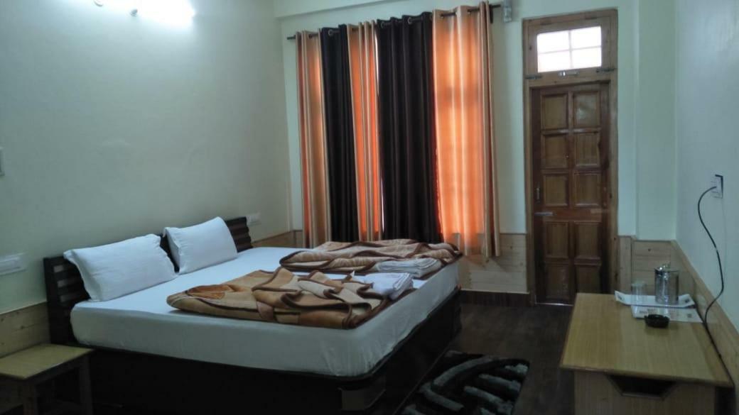 The White House Hotell Kasol Exteriör bild