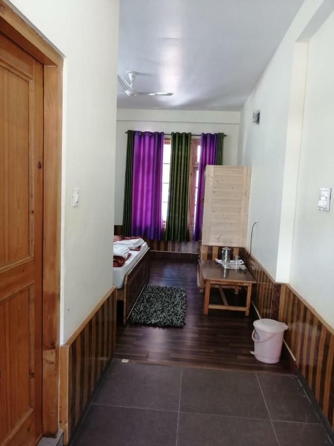 The White House Hotell Kasol Exteriör bild