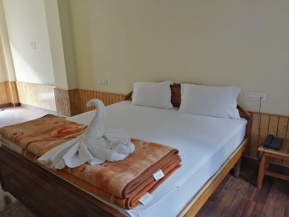 The White House Hotell Kasol Exteriör bild
