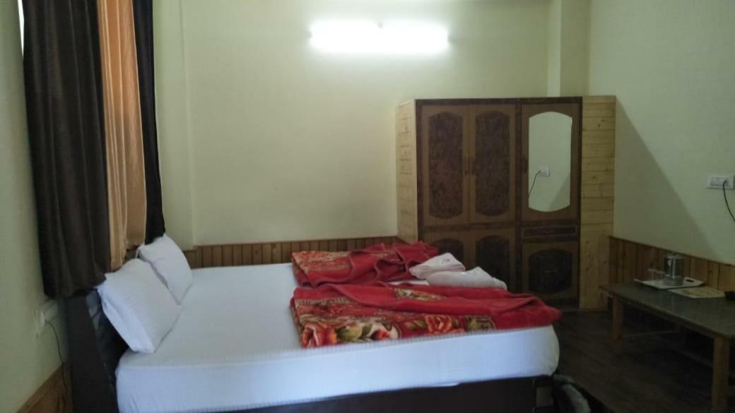 The White House Hotell Kasol Exteriör bild
